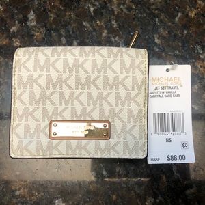 Michael Kors CARRYALL VANILLA WALLET